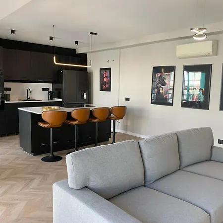 Calma Manila * טורמולינוס